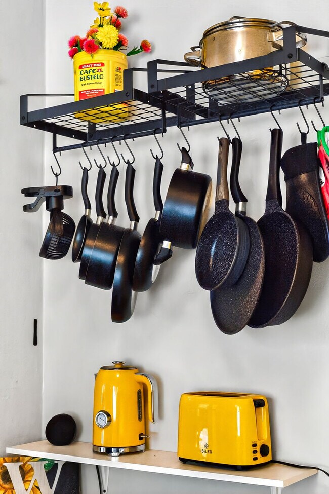 Building Photo - 5901 N Ola Ave