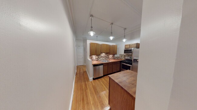 Building Photo - Free Month's Rent | Gorgeous 3-Bedroom Apartment in Wooster Square