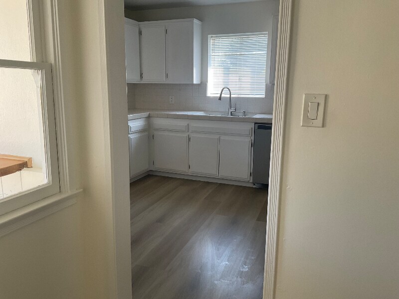 Building Photo - 148 N Lincoln Pl