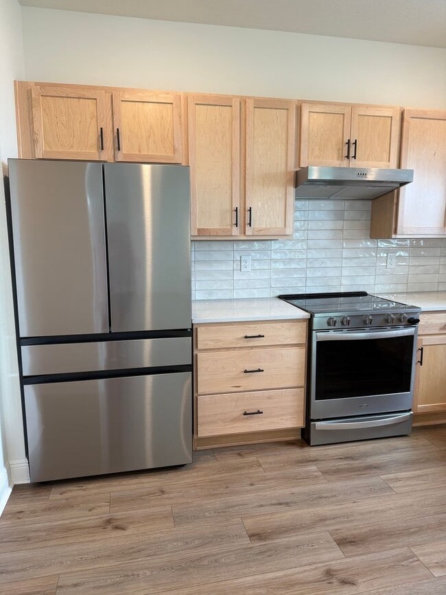 Building Photo - Beautiful 4 bedroom Home