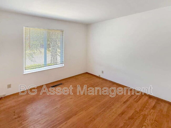 Building Photo - 2672 Doidge Ave