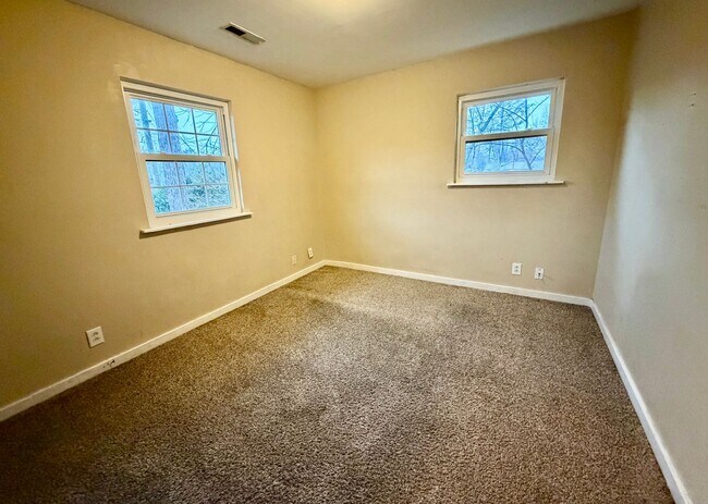 Building Photo - Nice Split Level Home in Huntsville! Fenced Yard and 2 car garage!