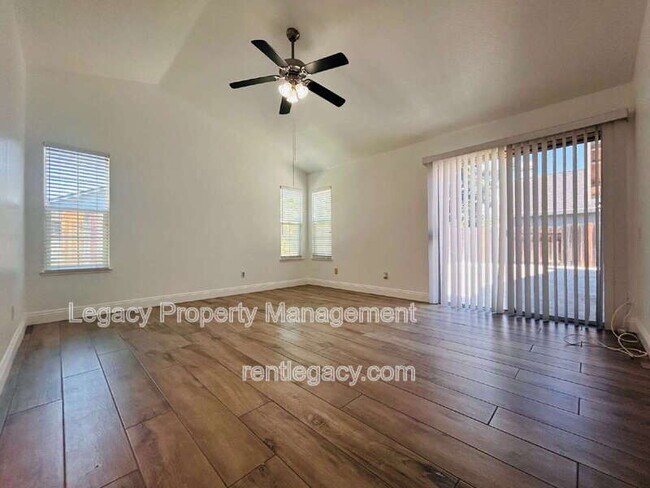 Building Photo - 3047 Mill Oak Way