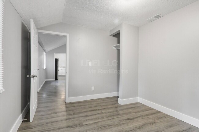 Building Photo - 5535 Cartledge Ct