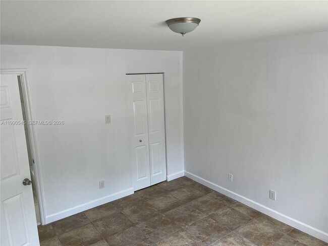 Building Photo - 10630 SW 157th Ct