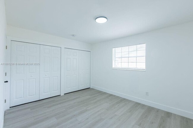 Building Photo - 355 SW 17th Ave