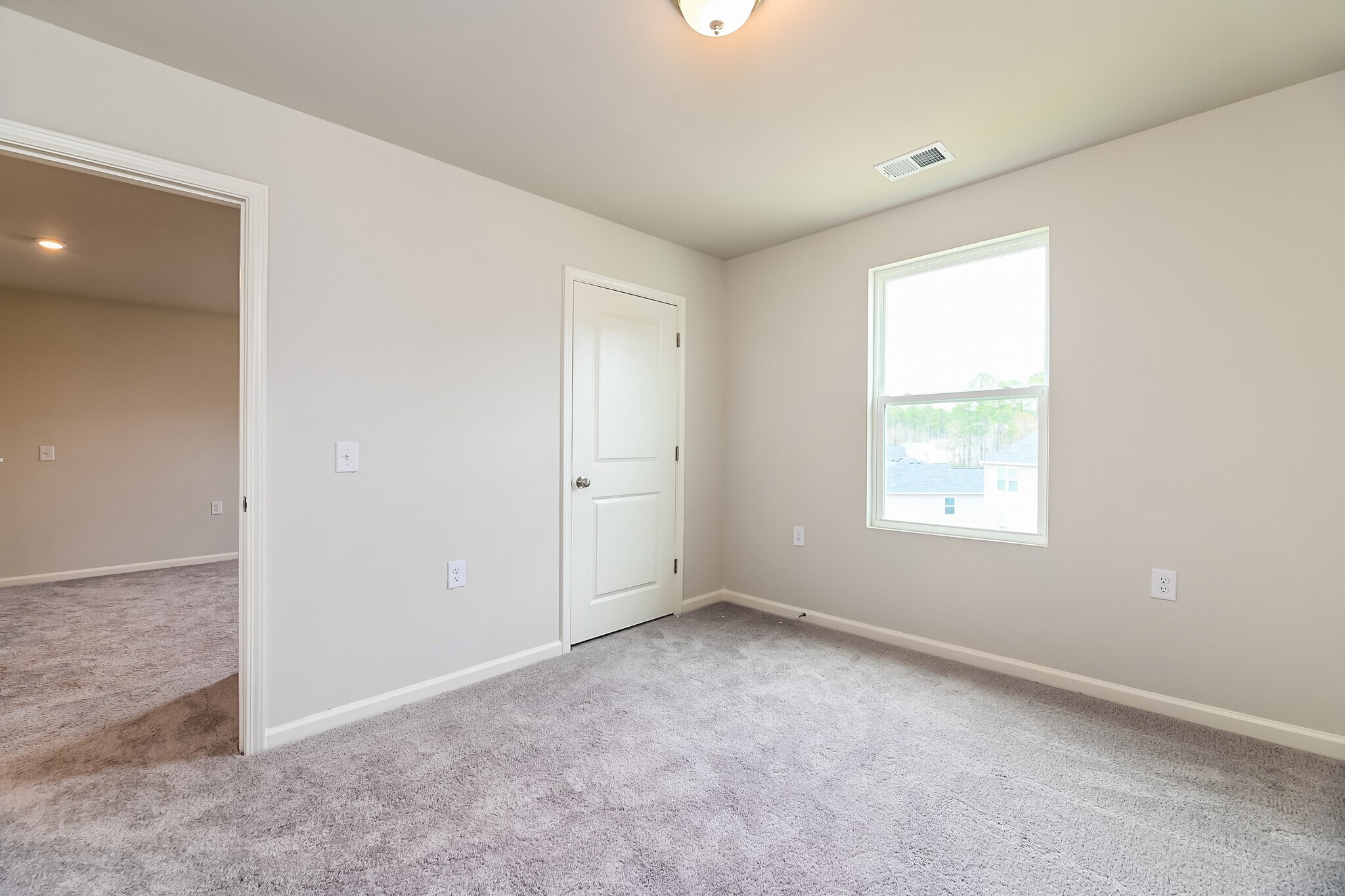 Building Photo - 672 Savanac St SE