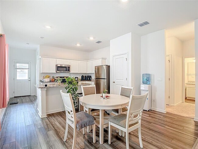 Building Photo - 38345 Honey Suckle Dr