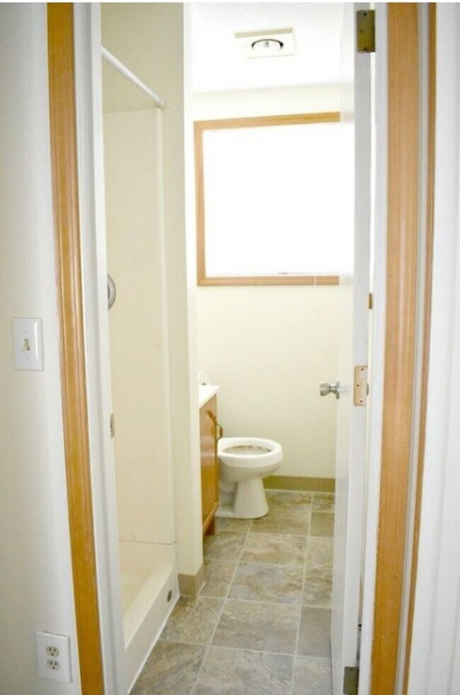 Building Photo - 404 SE 133rd Ave