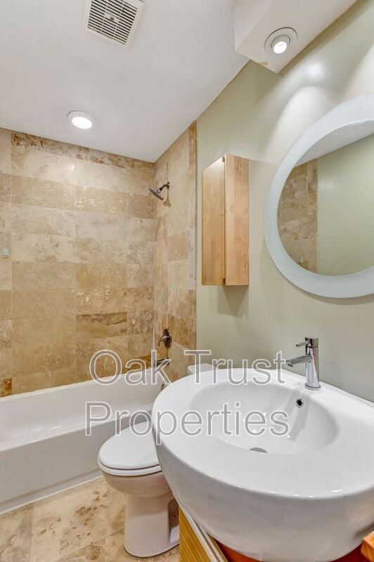 Building Photo - 309 St Charles Ct