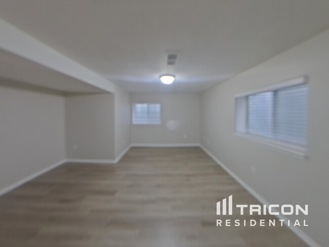 Building Photo - 5950 Fescue Dr