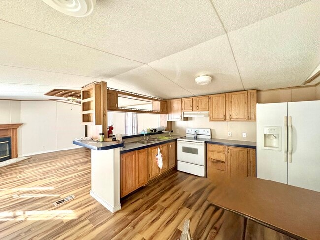 Building Photo - 600 Old Spanish Trail