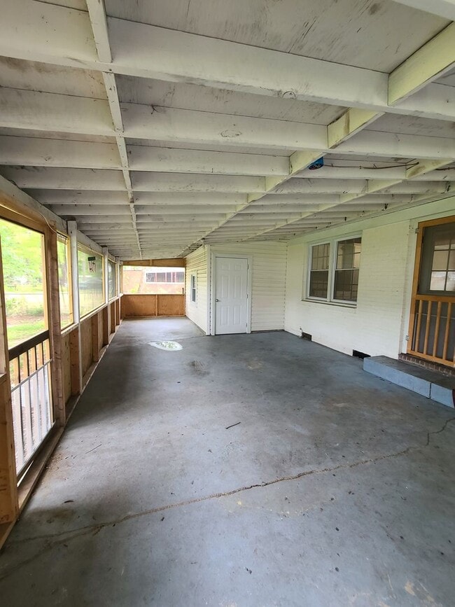 Building Photo - Comfortable Living in the Heart of Goose Creek