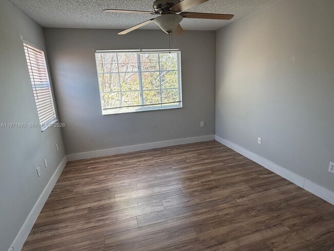 Building Photo - 7930 N Nob Hill Rd