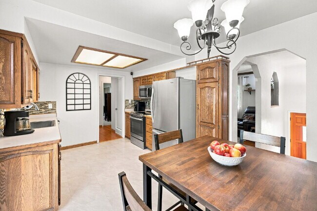 Building Photo - Beautiful 4BED/2BA Tri-Level Home in Widefield Country Club Heights