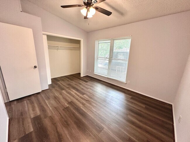 Building Photo - 3822 Southway Dr
