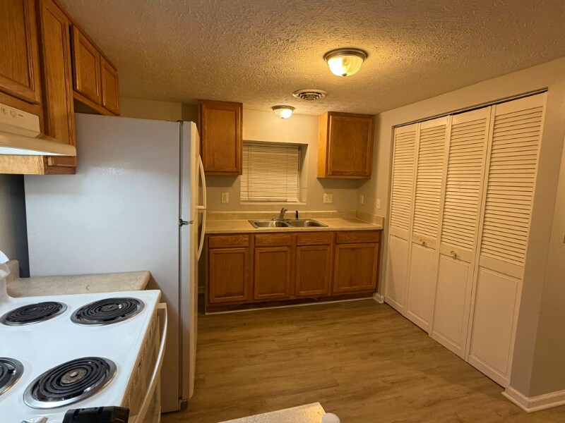 Building Photo - 808 N Main St