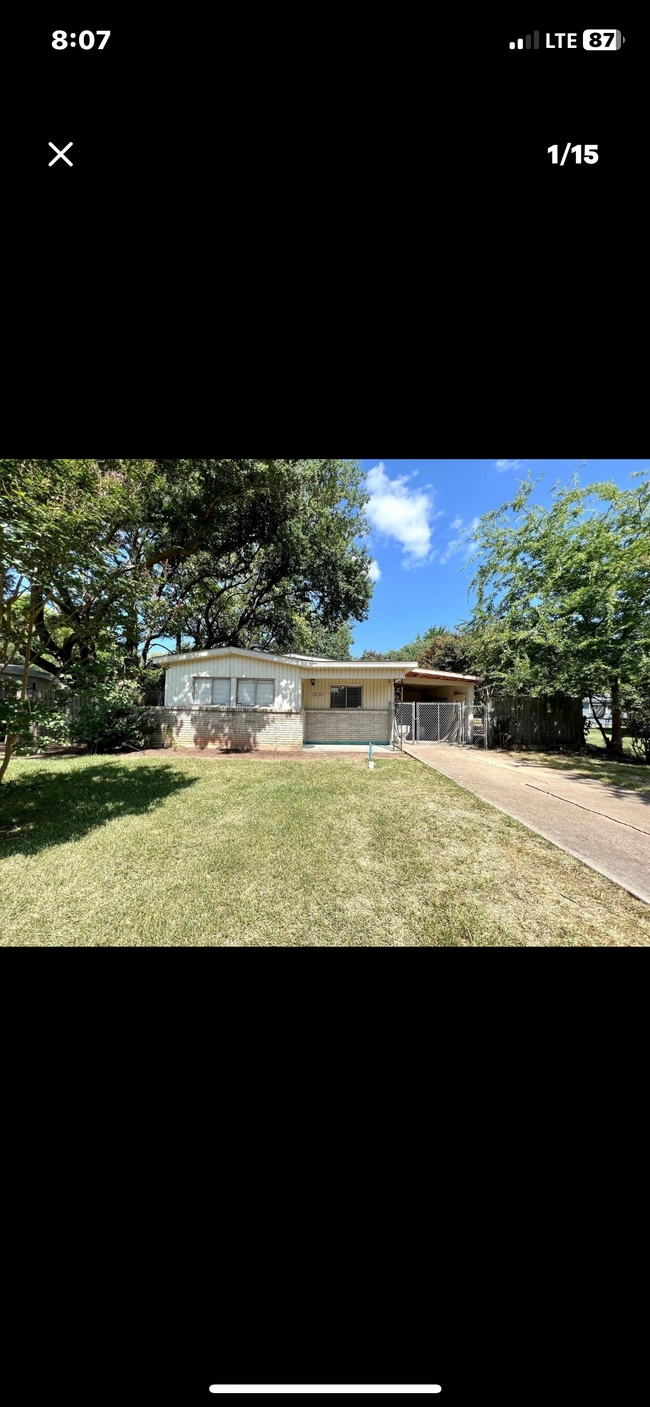 Building Photo - 1231 Olwen Dr
