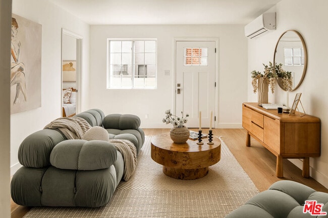 Building Photo - 2302-2302 Pisani Pl