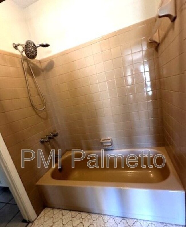 Building Photo - 105 Larkspur Ct