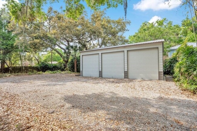 Building Photo - 812 East Blvd