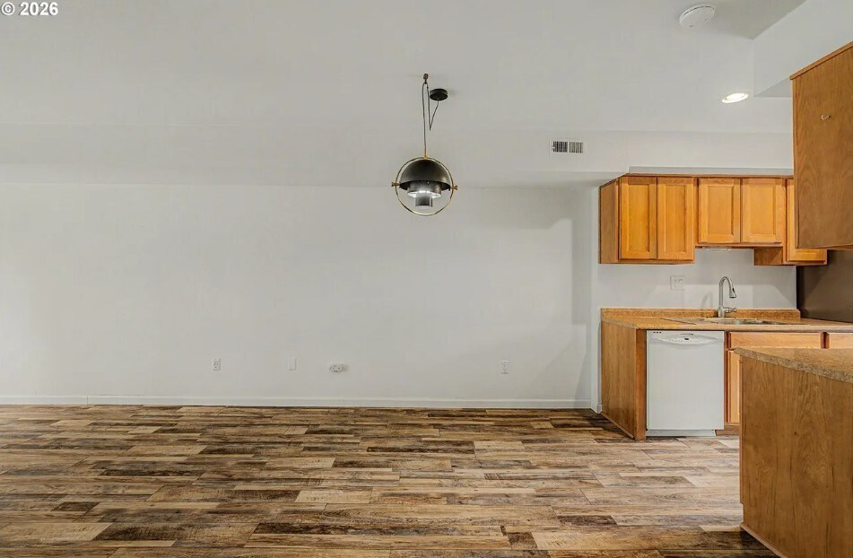 Building Photo - 1653 NW Midlake Ln