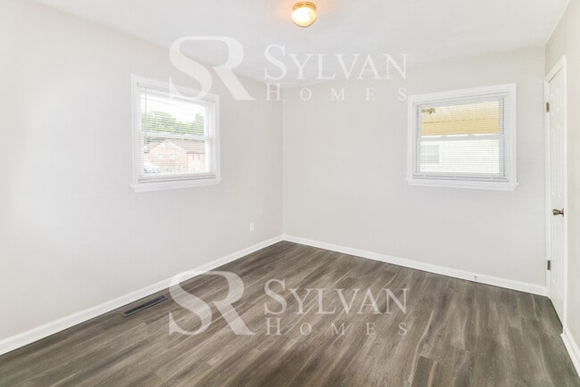 Building Photo - Immaculately kept 4 bedroom, 2 bathroom home