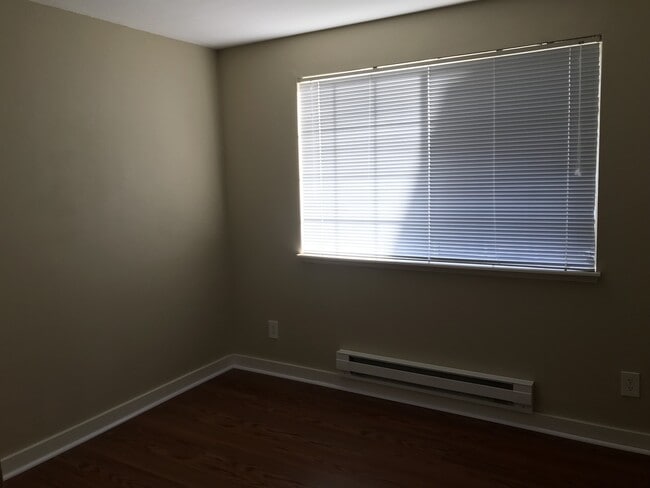 Building Photo - 16817 Larch Way