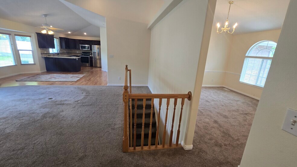 Building Photo - 1117 E 200 S