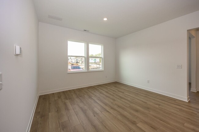 Building Photo - 3 bedroom, Two and Half bath townhome in the heart of Westfield