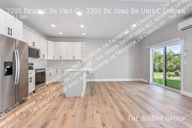 Building Photo - 2205 Dejong Dr Unit C