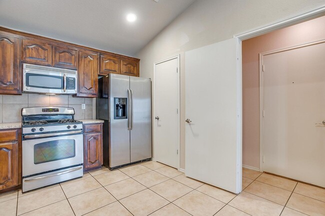 Building Photo - Amazing 3 Bed 2 Bath Rental in Alexandra Meadows- Eagle Mountain ISD- 76131