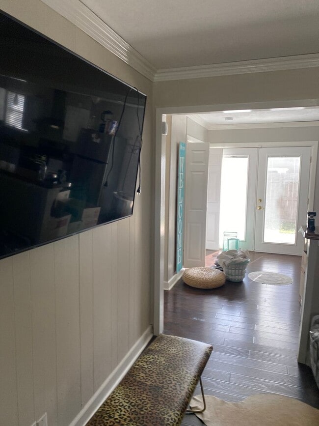 Building Photo - Contact Peggy 501 676 1758