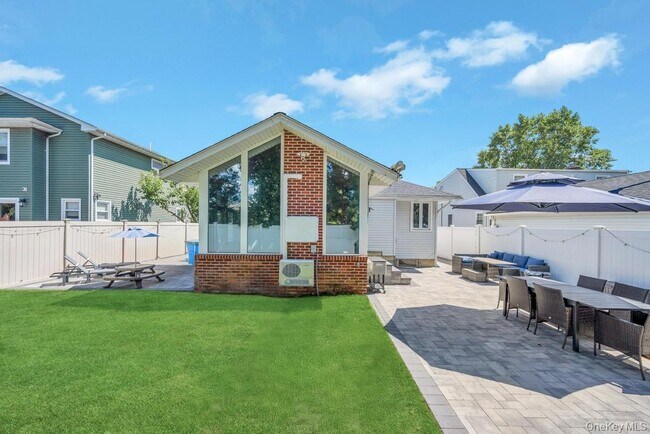 Building Photo - 2327 Cleveland St