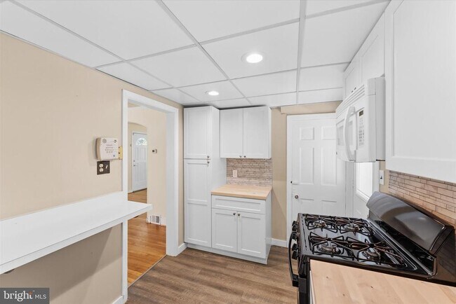 Building Photo - 9 N Greenbrier St