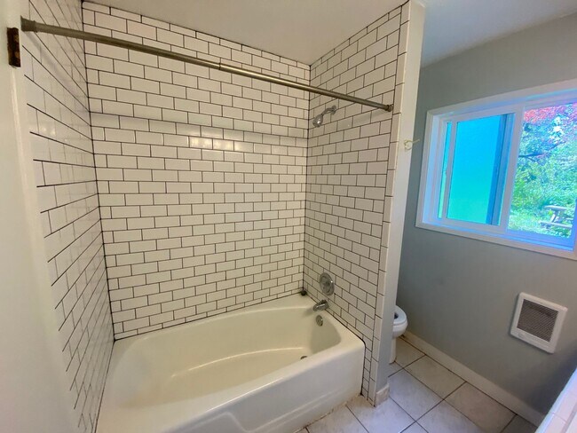 Building Photo - 075LincolnSt