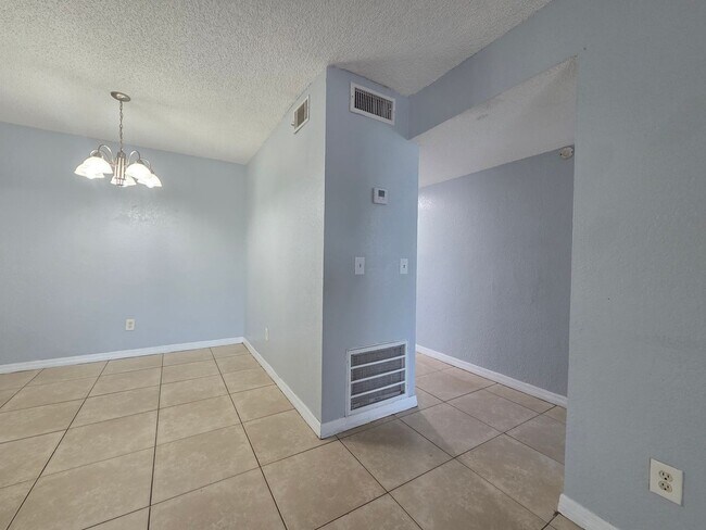 Building Photo - 605 Northlake Blvd