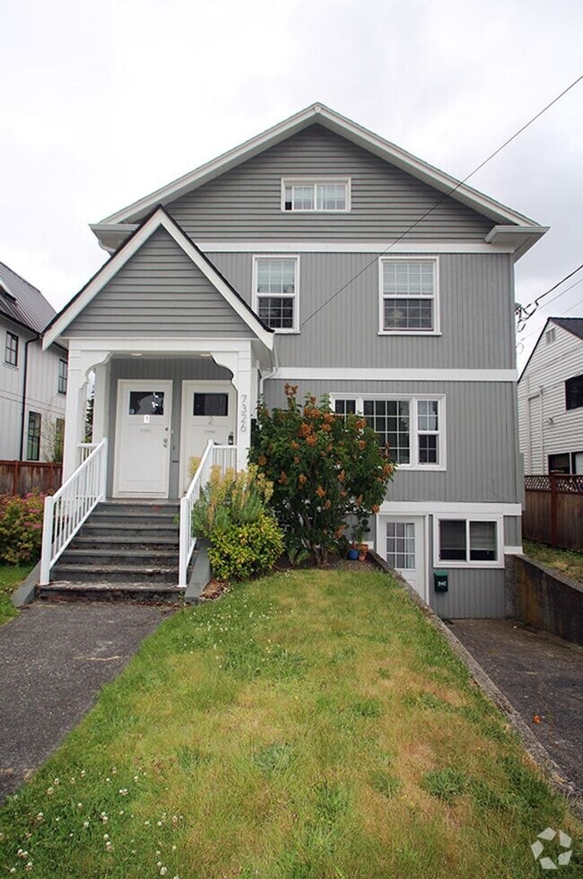 Building Photo - 7326 Triplex