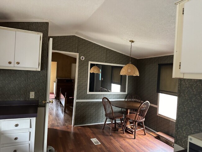 Building Photo - 39 Nobles Pk St