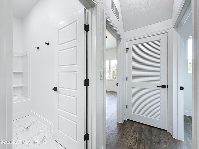 Building Photo - 8912 Hogan Rd