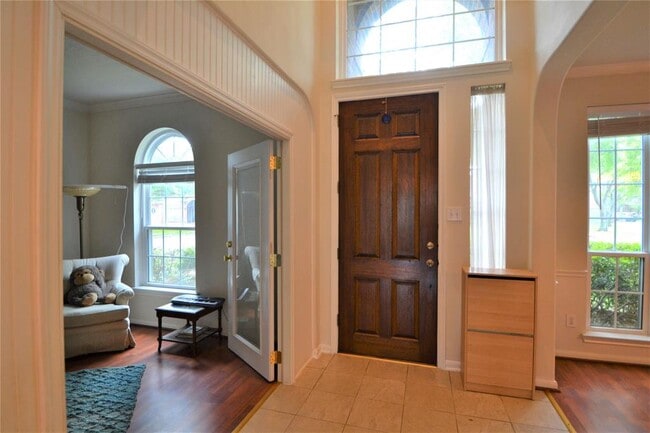 Building Photo - 12110 Laurel Ct