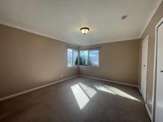 Building Photo - 8415 Menaul Blvd NE