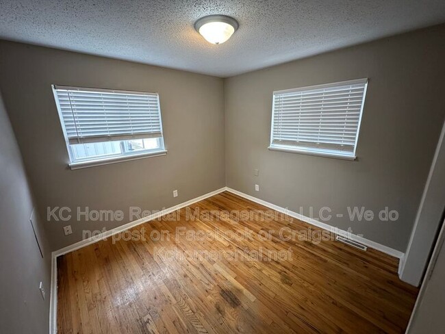 Building Photo - 304 Hill St