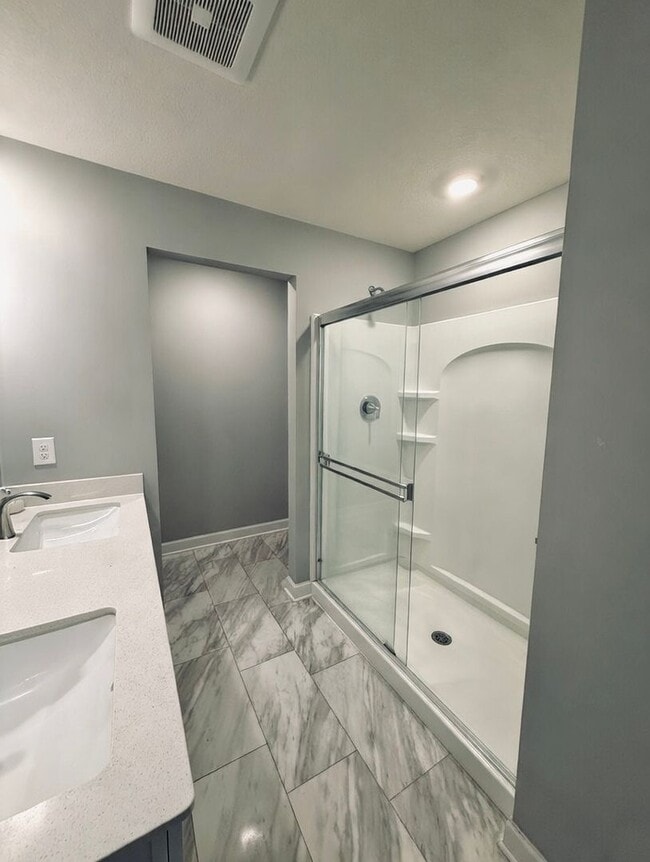 Building Photo - Beautiful New Construction 5bed 4bath Home in Otsego