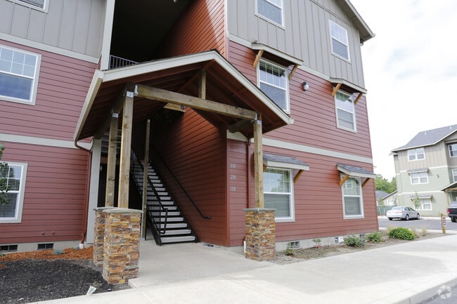 Building Photo - Plumtree Luxury Apartments