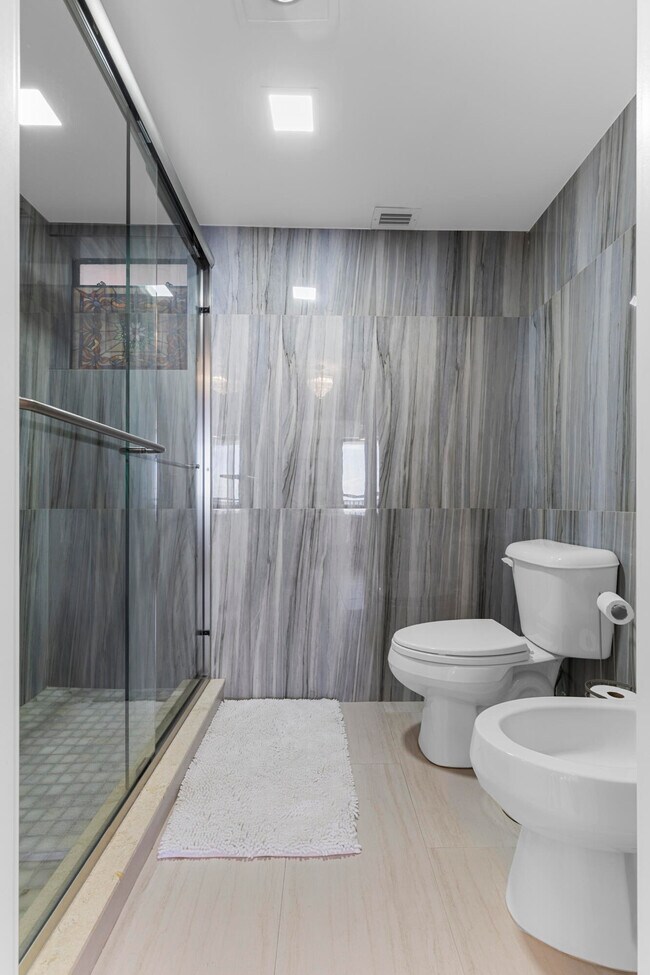 Building Photo - 3951 N Ocean Blvd