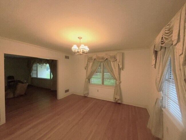 Building Photo - 10590 LA-77