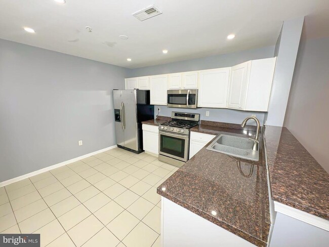 Building Photo - 1632 Briarview Ct
