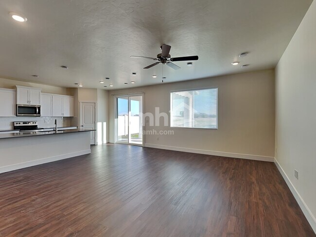 Building Photo - 6550 Spriggel St