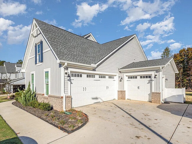 Building Photo - 300 W Amber Oak Dr